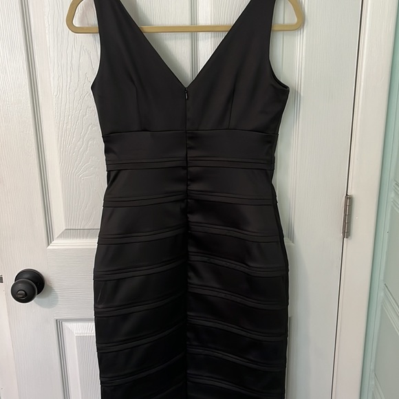 Little black dress - Picture 3 of 3